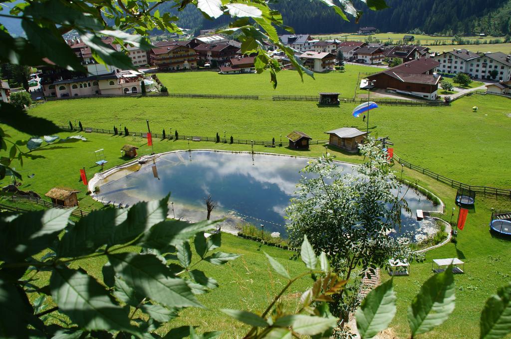 Pension Holzknechthof Am See ノイシュティフト・イム・シュトゥーバイタール エクステリア 写真