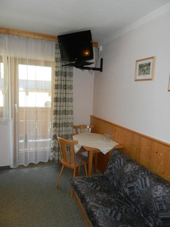 Pension Holzknechthof Am See ノイシュティフト・イム・シュトゥーバイタール 部屋 写真