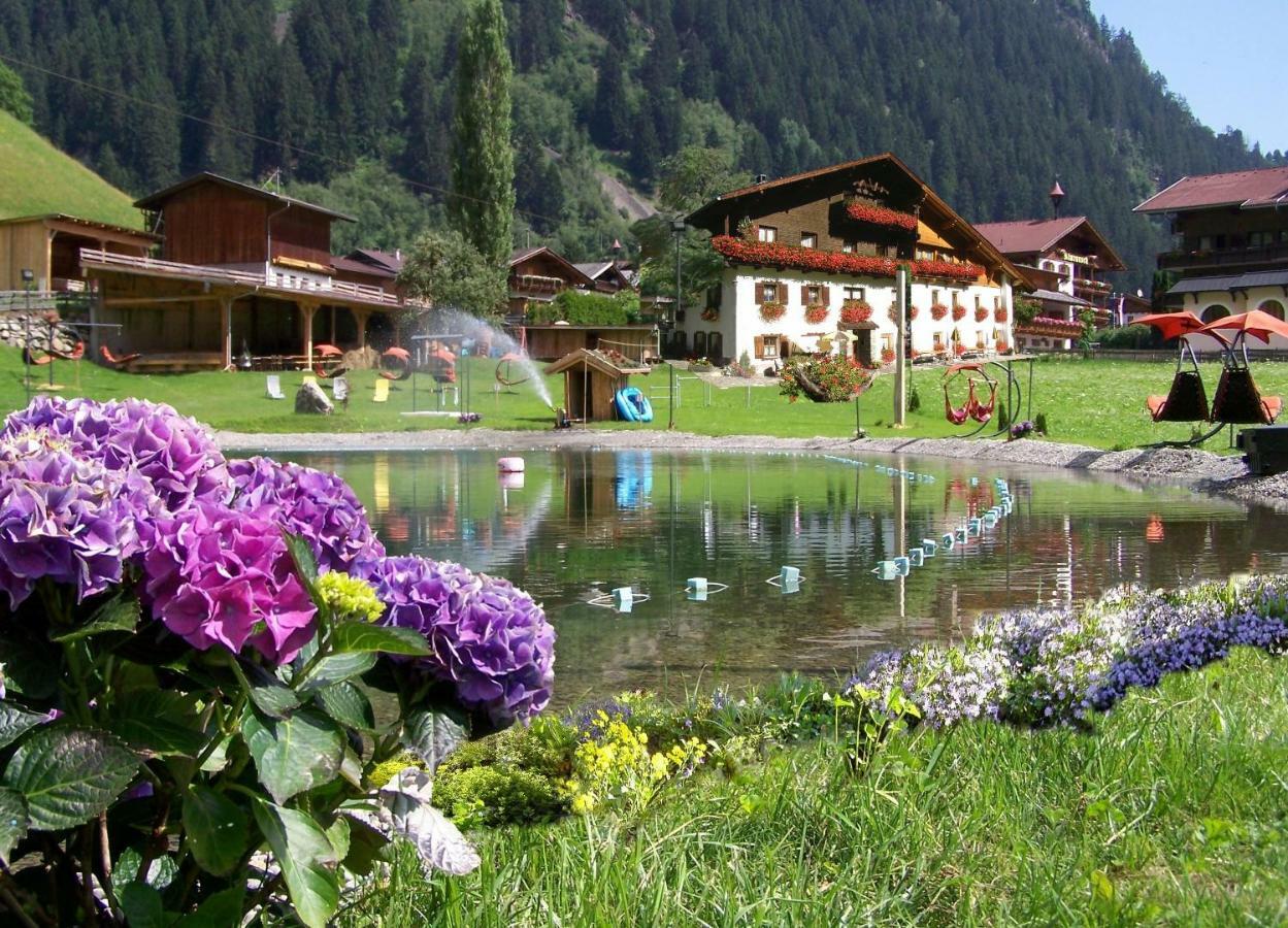 Pension Holzknechthof Am See ノイシュティフト・イム・シュトゥーバイタール エクステリア 写真