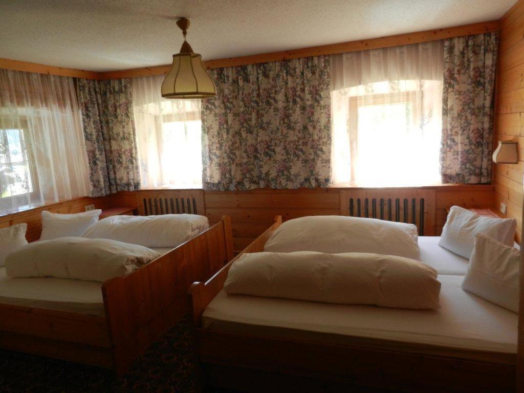 Pension Holzknechthof Am See ノイシュティフト・イム・シュトゥーバイタール 部屋 写真